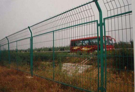 怎樣才能提升公路護欄網的（de）防鏽能力?